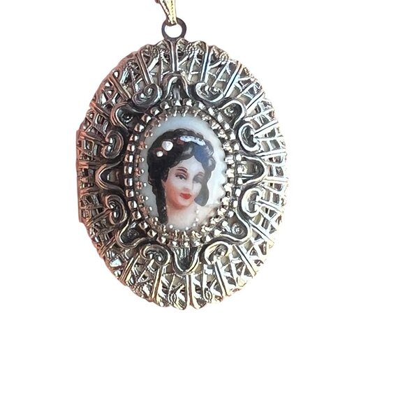 Lot of Two Pendant & Faux Cameo Necklace Sets Vintage Locket and Portrait - Picture 2 of 16
